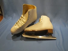 DBX Motion Figure Skates Women's size 9 White Ice Skates Open Box Never Used New