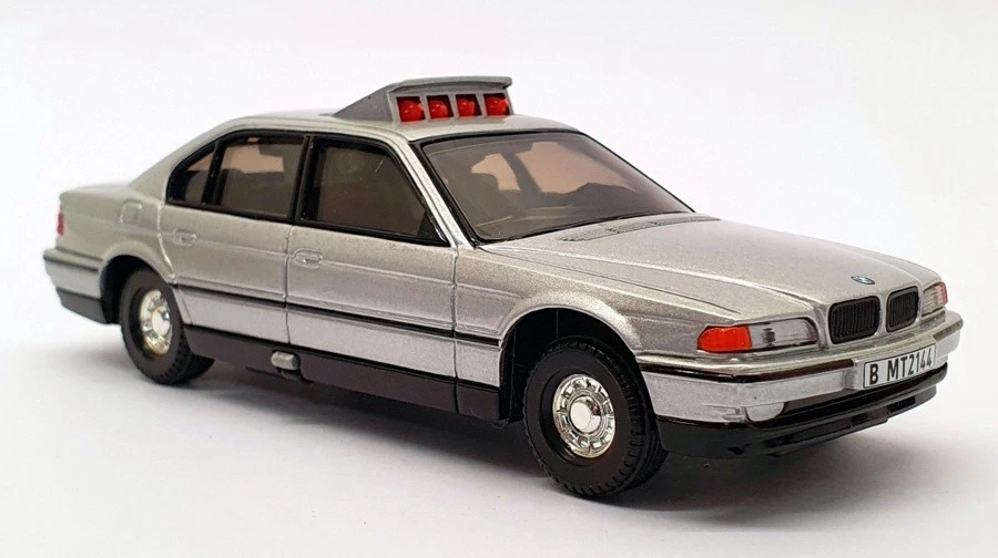 Corgi 1/36 Scale 05101 - BMW 750i James Bond 007 - Tomorrow Never Dies - Image 4 of 4