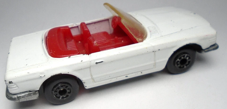 1991 MATCHBOX MERCEDES BENZ 350SL CONVERSÍVEL BRANCO 1:58 DIECAST 3" CARRO COM VERMELHO - Imagem 4 de 4