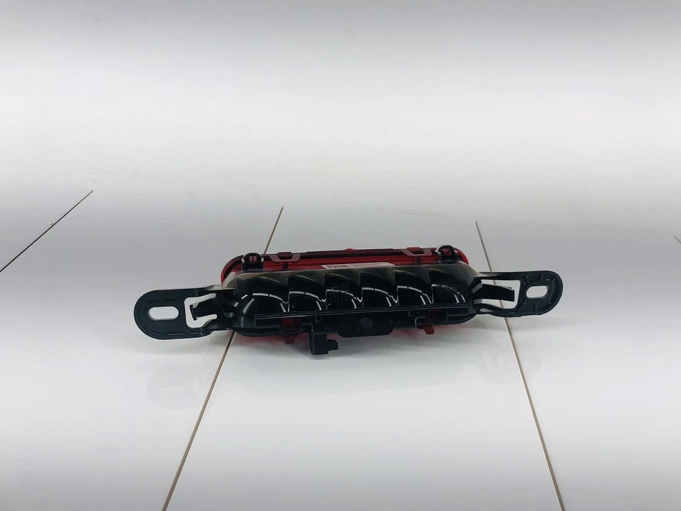 14-16 CHEVROLET IMPALA LIMITED REAR CENTER TRUNK THIRD 3RD BRAKE LIGHT LAMP OEM - Image 4 of 4