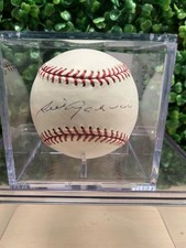 Luis Aparicio Autographed Baseball - MLB Holo Authenticator 