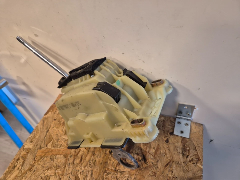 Mercedes-Benz C Class W203 / CLK W209 Gear Shift Linkage Gear Selector A2032678524 - Image 4 of 4