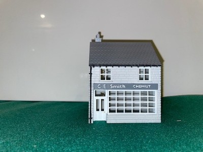C E Smith Apotheke handbemalte Modelleisenbahn