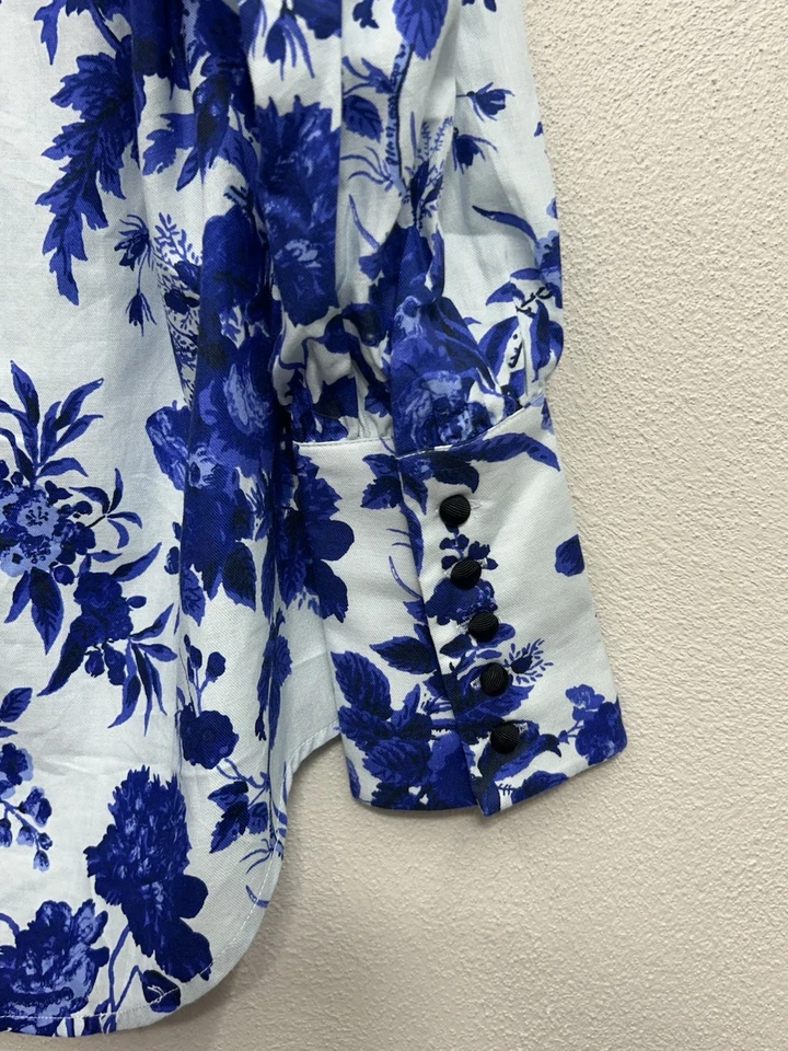 Blusa Tuckernuck Corrigan XS Azul Floral Gola Alta Escritório Carreira Negócios - Imagem 3 de 4