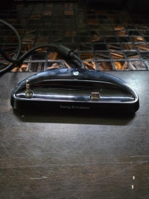   Sony Ericsson Xperia Play LiveDock Multimedia Station DK10