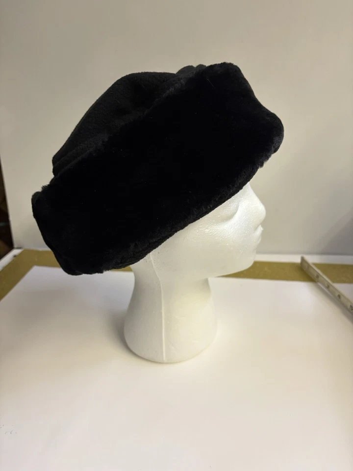 Sombrero de invierno vintage estilo cosaco de piel sintética negra para mujer Appleseed’s talla única Foto 2 de 4
