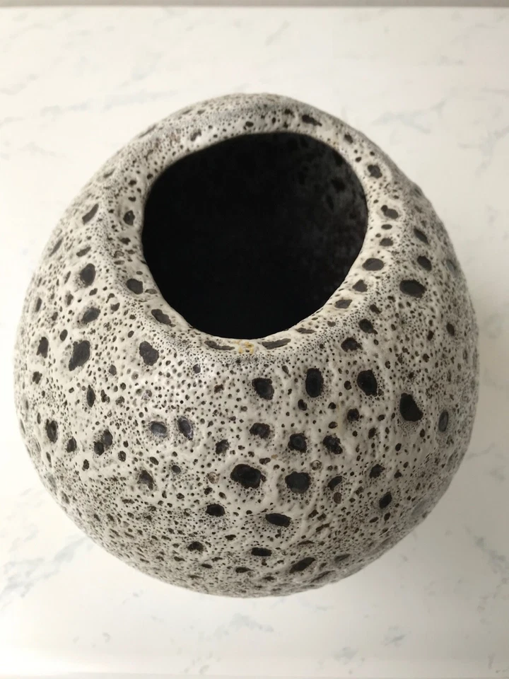 Vase eiförmig 2,3 l weiß mit schwarzen Punkten glasiert | vase egglike 2.3 l - Bild 4 von 4