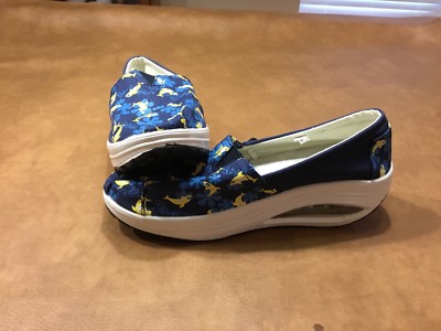 Algoma Re Women s Size 8 Shoes With Dolphin Print.
