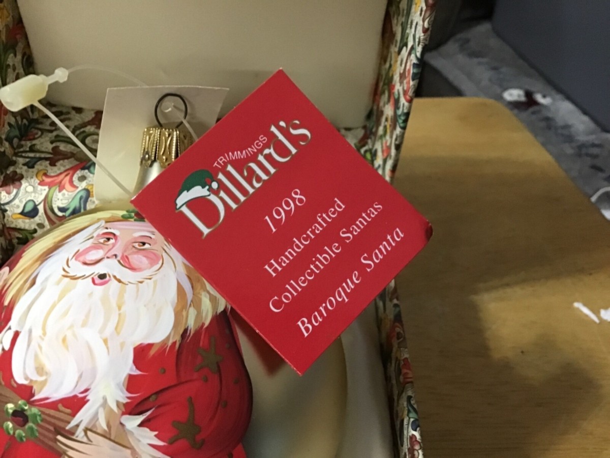 DILLARDS 1998 HANDCRAFTED COLLECTIBLE SANTAS BAROQUE SANTA IN THE