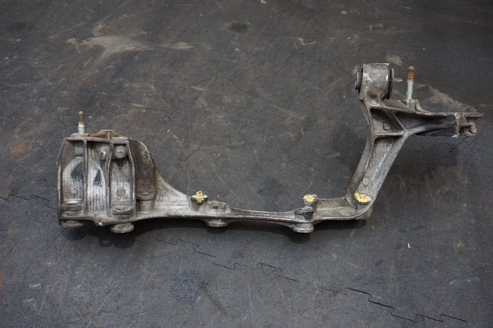 Rear Left Undercarriage Bracket Assembly 50220-SL0-000 Honda Acura NSX 91-05