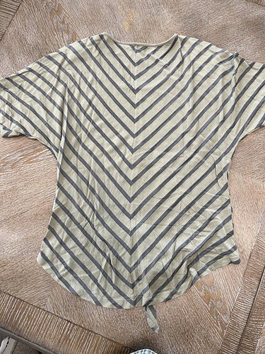 Chico’s Green Stripe Front Tie Top Size 1 Armpit To Armpit 21” Length 25” - Picture 5 of 6