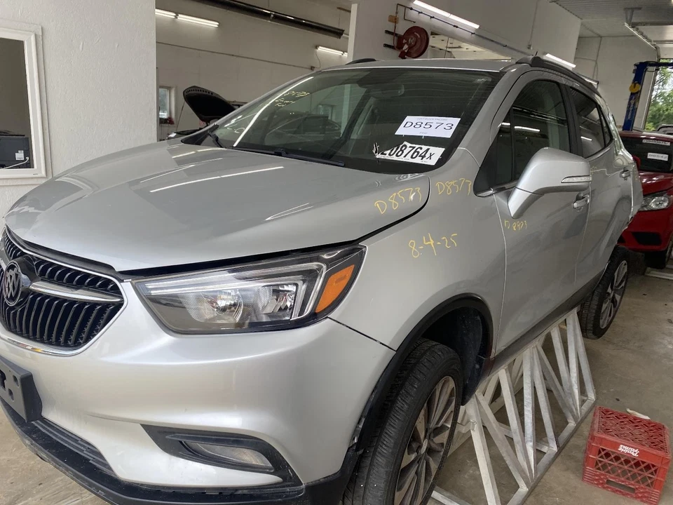 Compresor de aire acondicionado usado se adapta a: Buick Encore 2017 grado A Foto 2 de 4