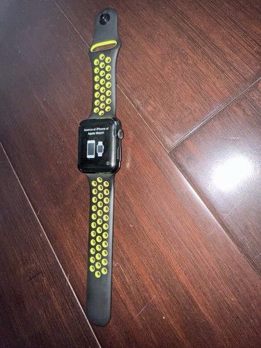 1st Gen Apple Watch With Nike Band 42mm (WORKS!) - Photo 4 sur 8