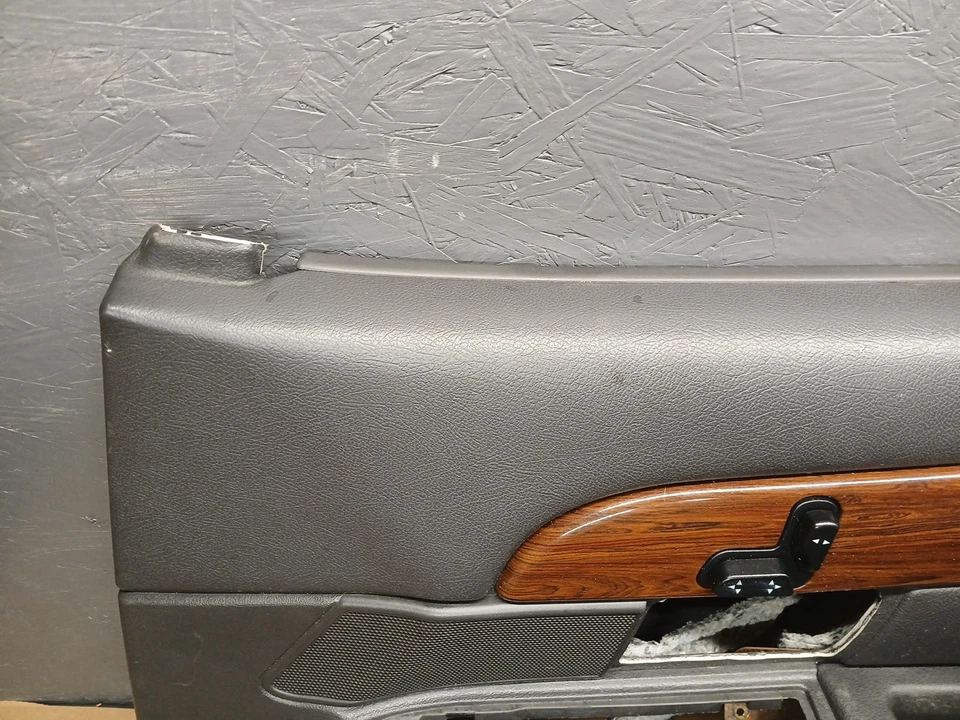 2003 2008 Crown Victoria Mercury Grand Marquis Pass Right Front Door Panel - Image 2 of 4