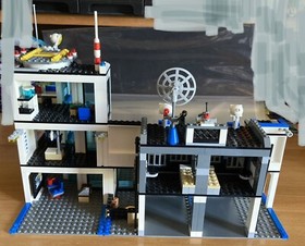 LEGO City 7498 Large Police Station Prison Complete Police Jail Minifig