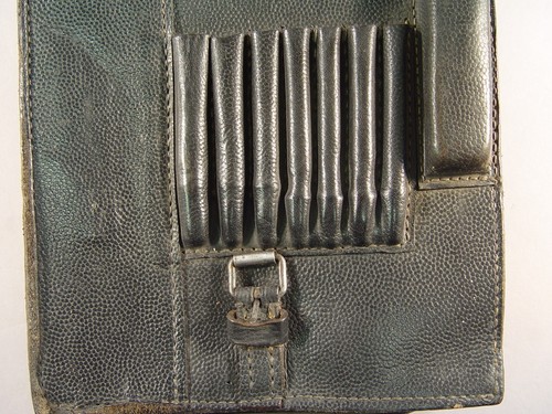 143560: Wehrmacht Heer Kartentasche, schwarzes Leder, Hersteller: bml / 43, 1943 - Bild 6 von 14