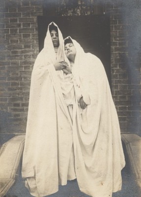 Die zwei Geister Vorhang Studie Schnappschuss Foto 1903