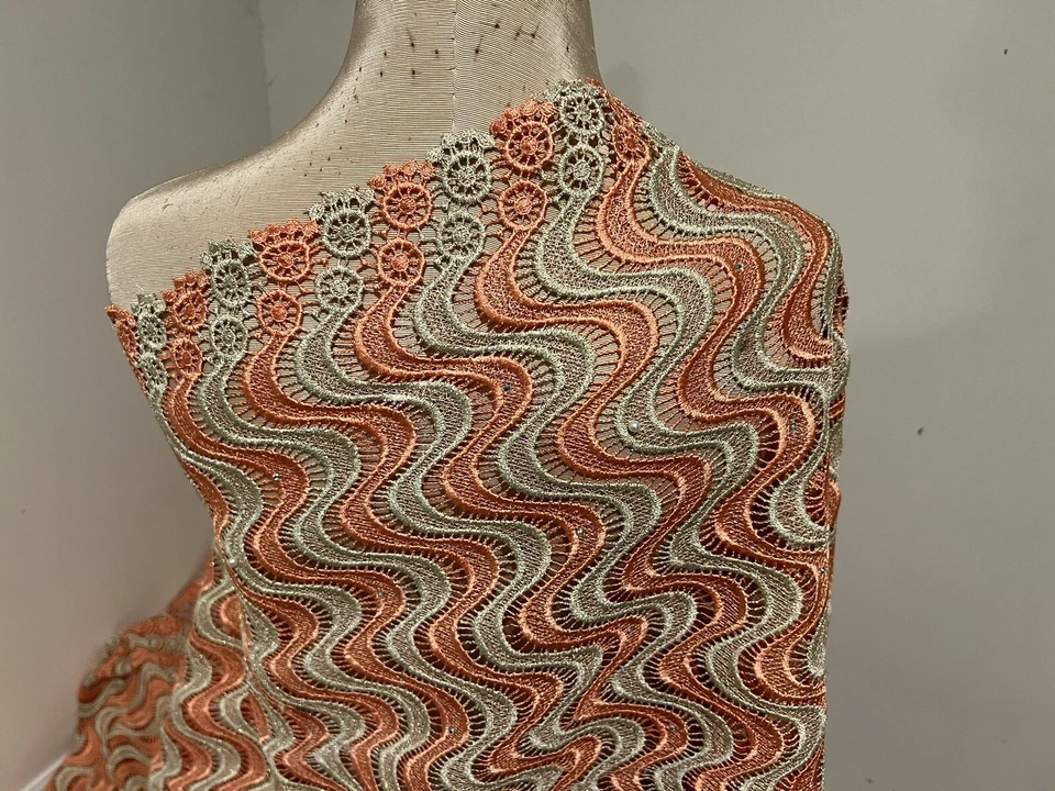 "Tela de encaje nupcial con pedrería de guipur dorado melocotón de 5 yardas de ancho 50""" Foto 3 de 4