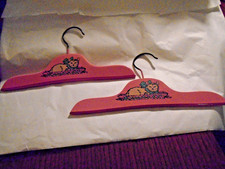 2 CHILD'S VINTAGE KITTEN IN BASKET PINK WOODEN HANGERS CLOTHING DISPLAY F-53