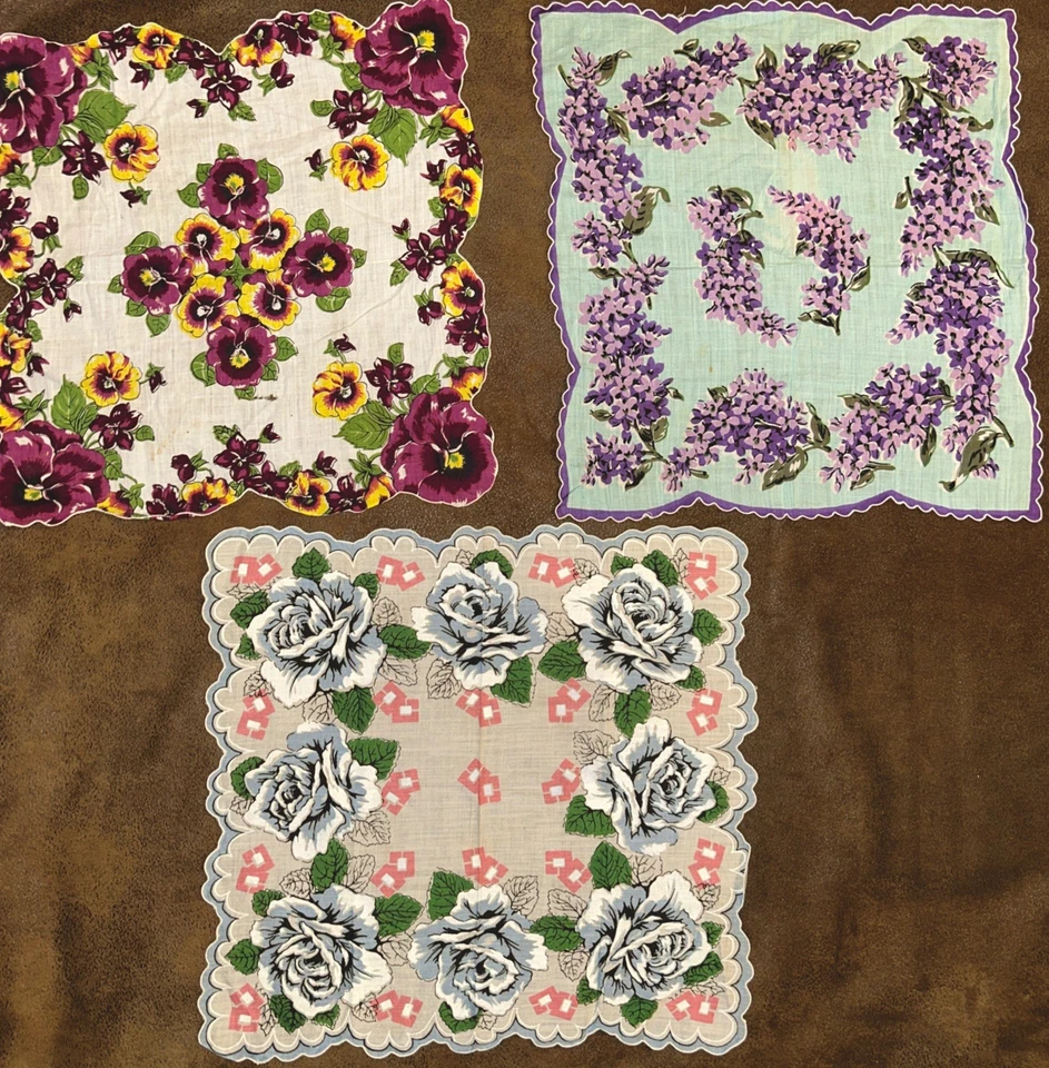 "3 pañuelos florales de colección 2 con lila púrpura y pensamientos 1 con rosas azules 13x13""" Foto 3 de 4