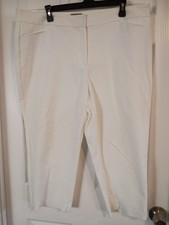 Fabulously Slimming Chico's White Capri Size 3