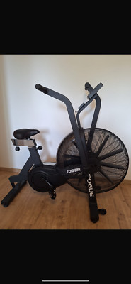 Rogue Echo Bike V3.0 mit  Telefonhalter, Griff-Kit und Windschutz