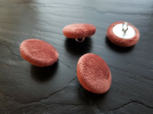 Dusky pink velvet fabric covered buttons in sizes 14, 19, 23, 25 or 31mm - Picture 2 of 16