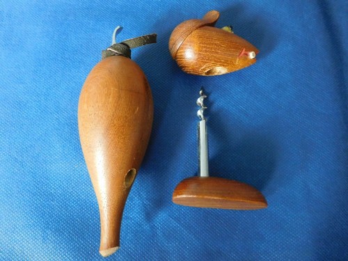 Schöne Holzarbeit, Holzfigur mit Flaschenöffner und Korkenzieher - Bild 3 von 7