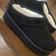 Forever Black Faux Suede 1 1/2" clogs size 7