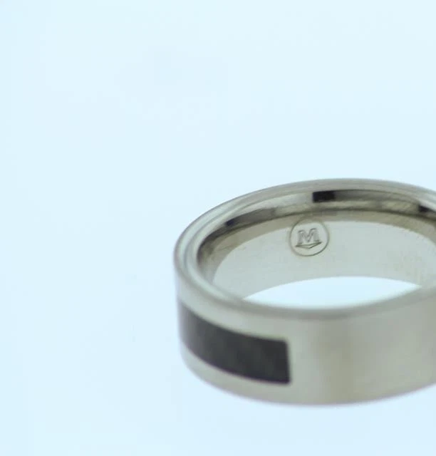 Anillo Movado para hombre - Anillo de banda de acero inoxidable puro blanco de fibra de carbono Foto 2 de 4