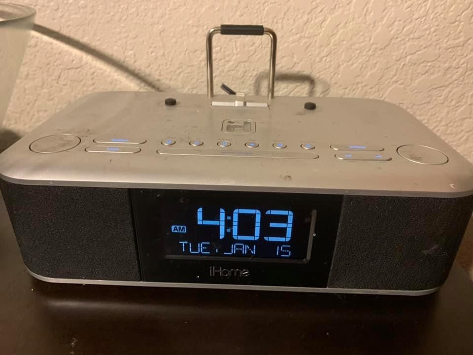 i Home Alarm Clock i Phone Docking Station AM/FM Radio Extra USB Port photo i Home Alarm Clock i Phone Docking Station AM/FM Radio Extra USB Port featured image