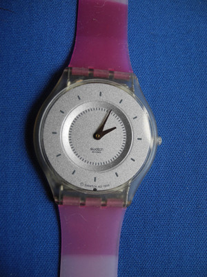 Swatch Watch Skin..PINK.. SFF100C, 34mm 2000,NEW BATTERY