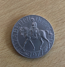 RARE 1977 Queen Elizabeth II Silver Jubilee Commemorative Crown Coin