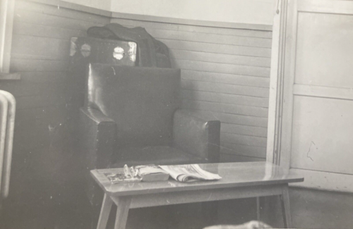 1960s Living Room Cushioned Chair Table Newspaper Book Magazine Old Photo P13m23