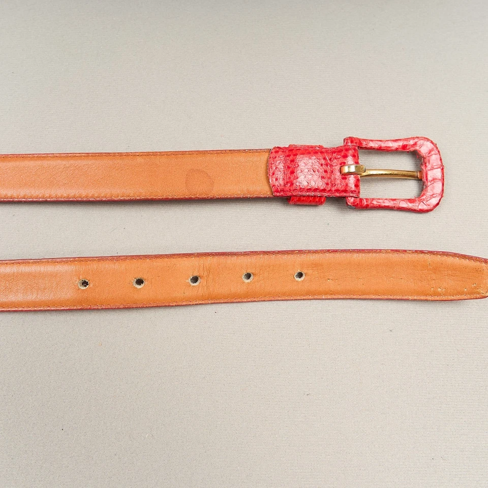 Cinturón de piel de serpiente rojo Saks Fifth Ave para mujer talla M hebilla cubierta 1" de ancho vintage Foto 4 de 4