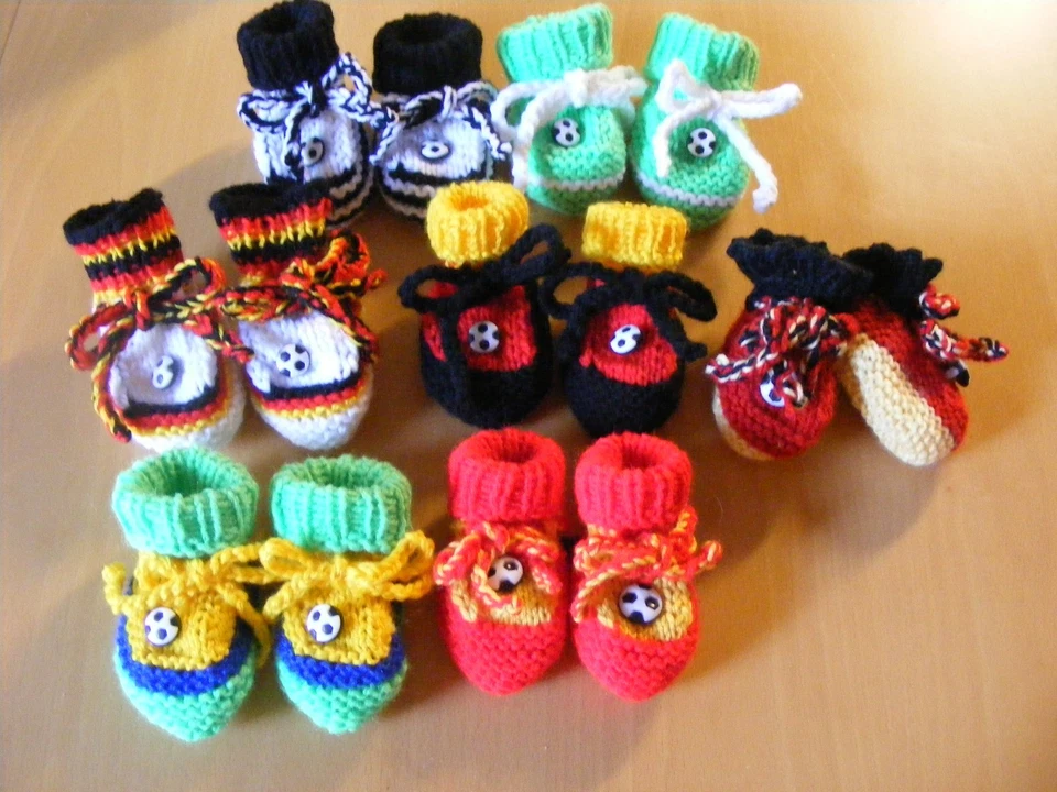 Babyschuhe Fußballschuhe Deutschland WM gestrickt  Größe wählen - Bild 1 von 1