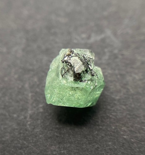 Cristallo granato tsavorite verde 3,93 ct - Colline Merelani, Tanzania - Foto 10 di 12