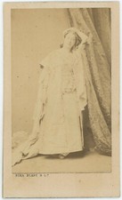 CDV circa 1870. La comédienne