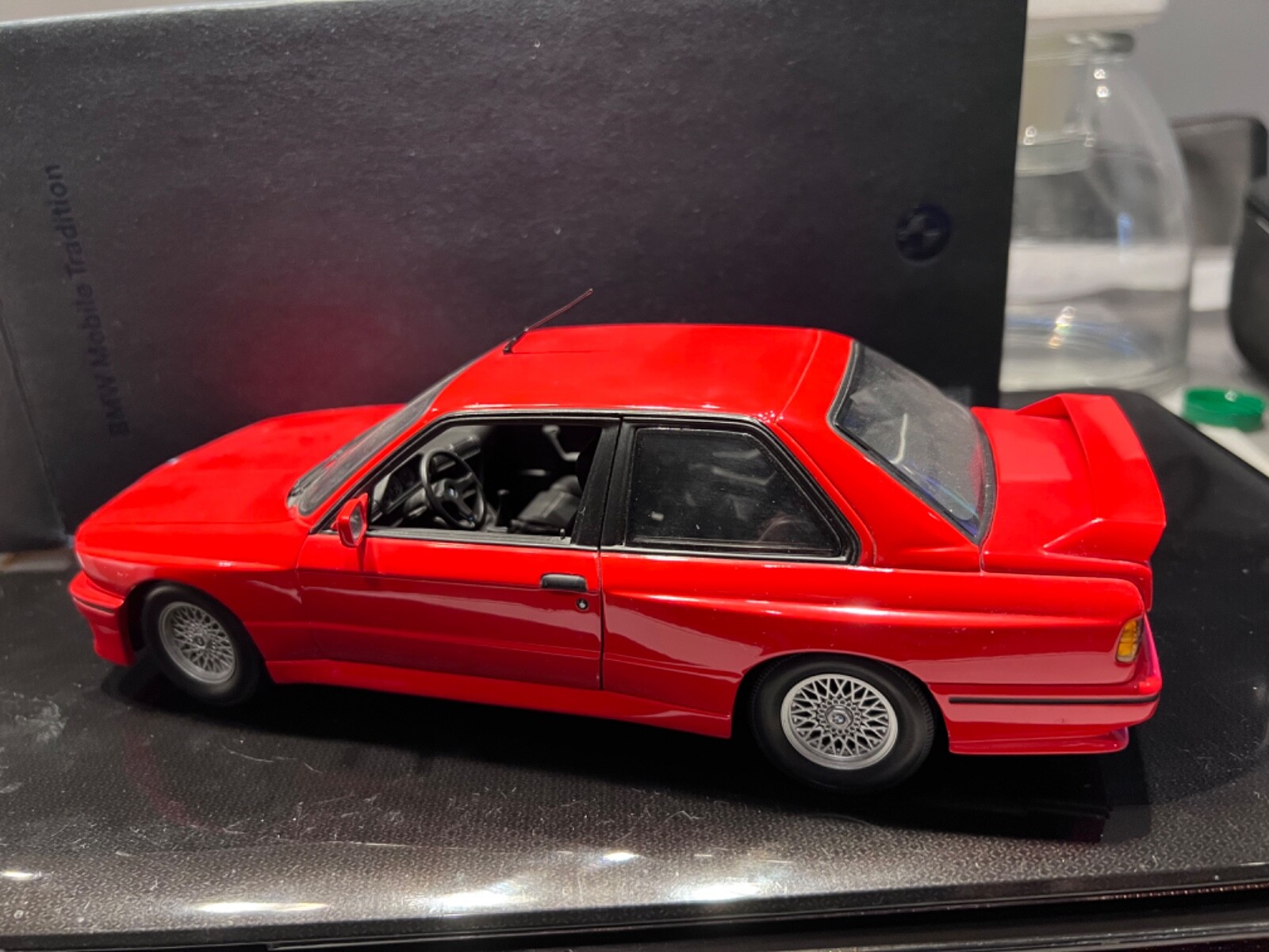 ミニチャンプス BMW E30 M3 STREET 1987 1/18