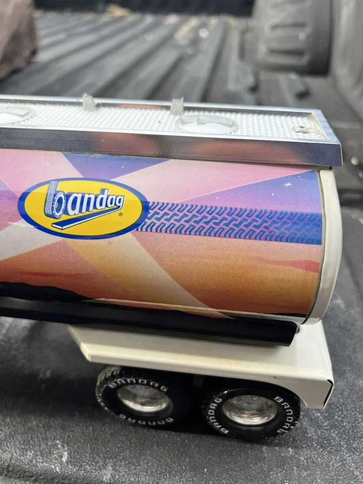 Bandag store NYLINT silver knight 18 wheeler tanker Truck Private Label NIB - Image 4 of 4