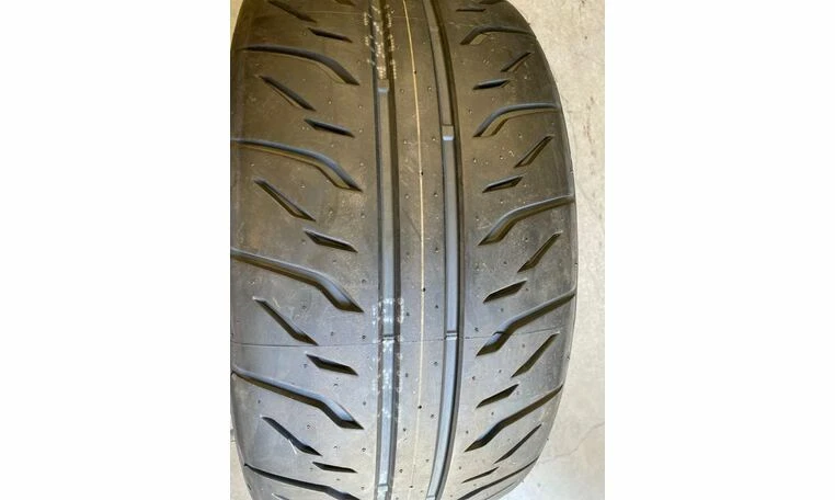 Bridgestone Potenza RE-71R Ultra High Peformance Tire 245/35R20 95