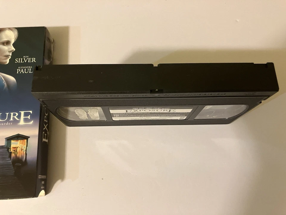 EXPOSURE VHS 2001 TWO LEFT SHOES FILMS RON SILVER ALEXANDRA PAUL MODELING MURDER - Imagem 4 de 4