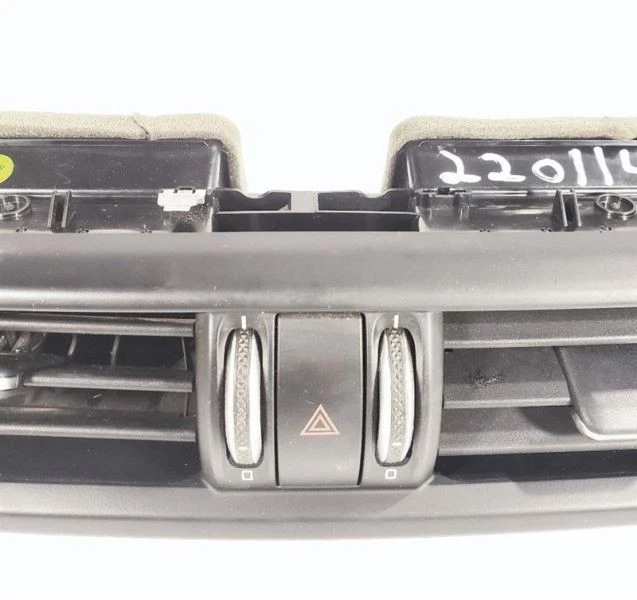 Ventilaciones de aire acondicionado centrales OEM 2017 Alfa-Romeo Giulia  Foto 2 de 4