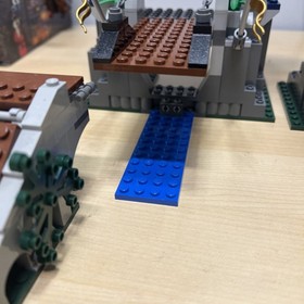 Lego set 7079 Drawbridge Defense - Castle/Fantasy Era - Lot Of 2