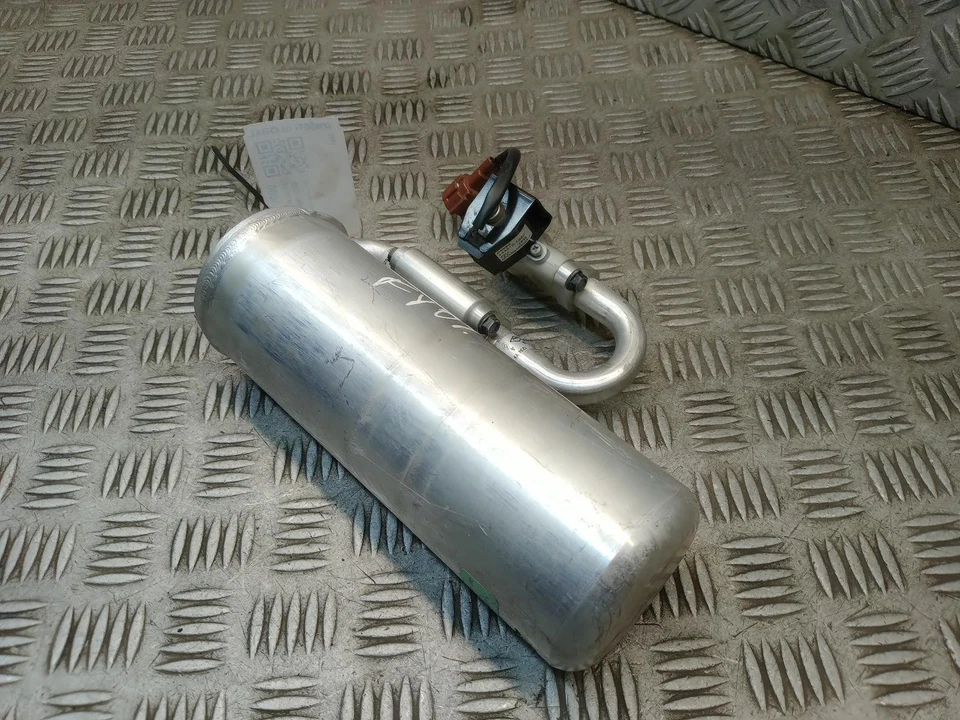 ACUMULADOR AIRE ACONDICIONADO RENAULT MEGANE E-TECH AC 921405MP0A XCB 2022 - 2024 Foto 2 de 4