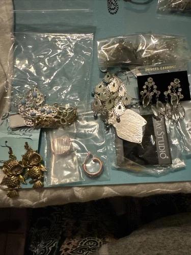 VINTAGE COSTUME JEWELRY! New Old Stock! Lot 844