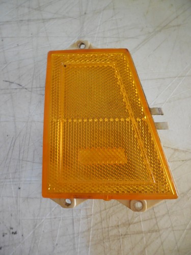 1985 BUICK LESABRE RIGHT MARKER LIGHT TURN SIGNAL LIGHT FRONT CORNER OEM USED - Picture 2 of 9