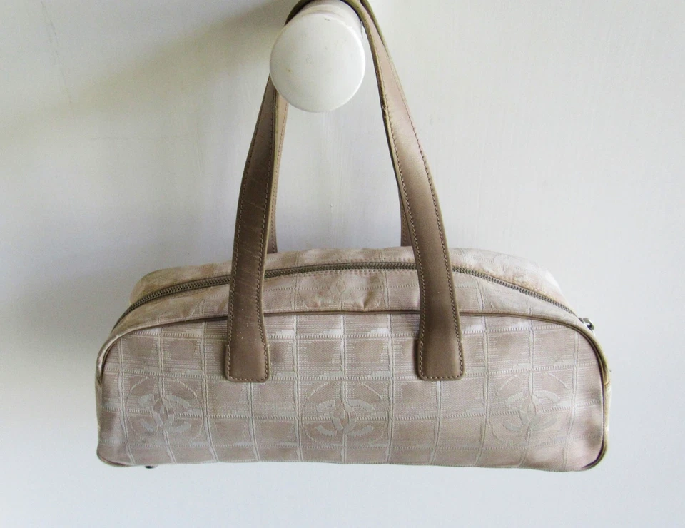 Auténtico bolso de mano Chanel Travel Line beige jacquard de nailon Foto 2 de 4