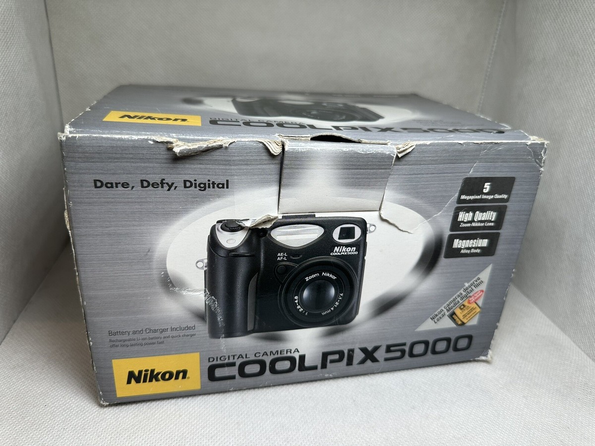 Nikon Coolpix 5000 シルバー 箱あり 美品 Nikon Coolpix 5000 Bridge Compact 5.0 MP Digital Camera