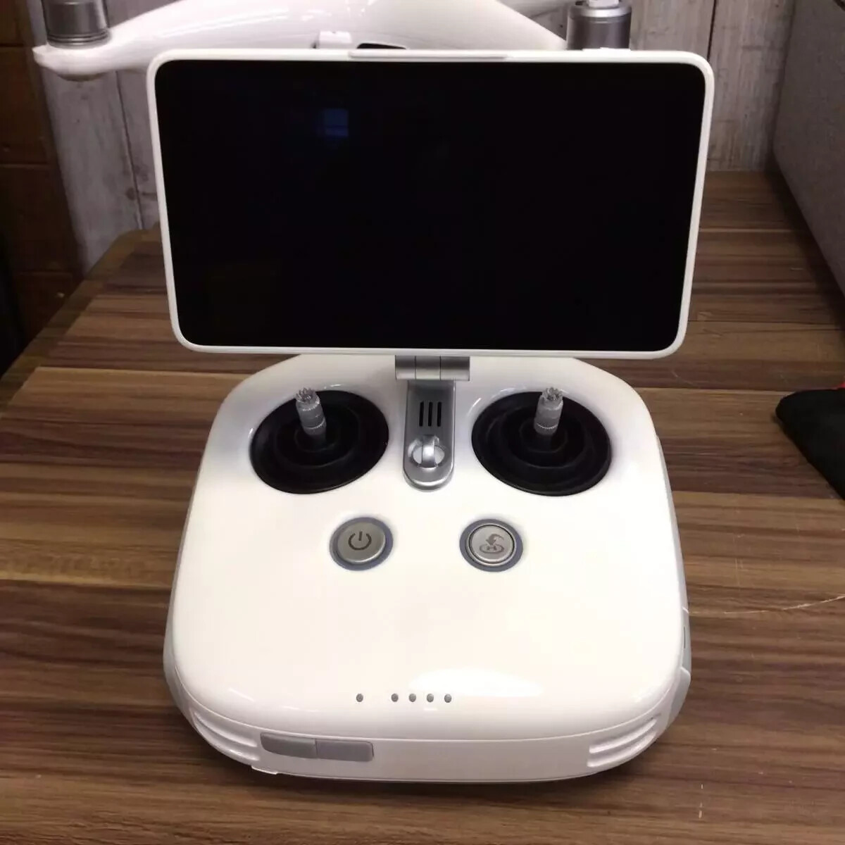 国内正規品DJI ドローン Phantom 4 コントローラーセットケース付 DJI Phantom 4 Drone With Controller, Batteries, Charger, And